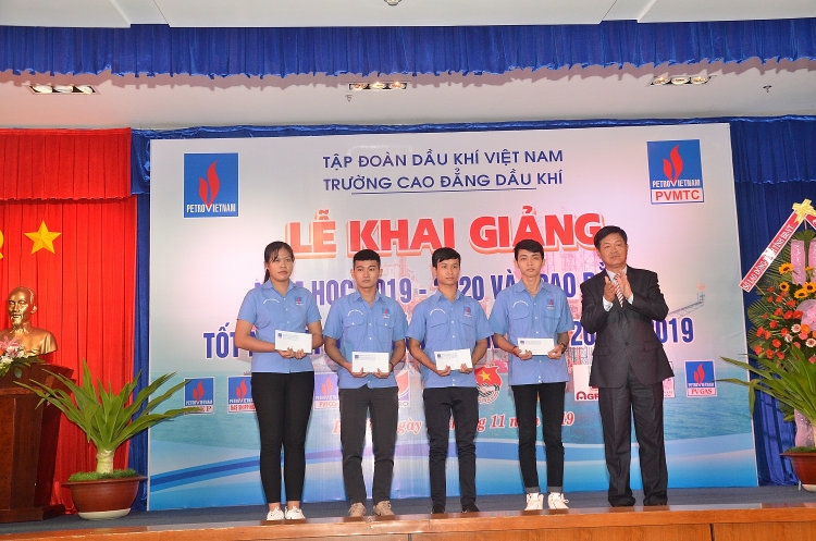 pvmtc to chuc trao bang tot nghiep va khai giang nam hoc 2019 2020