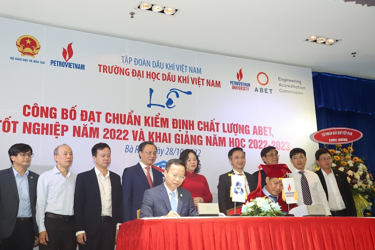 Trường Đại học Dầu khí Việt Nam ký biên bản hợp tác với Trường Đại học Bách khoa – Đại học Quốc gia TP HCM