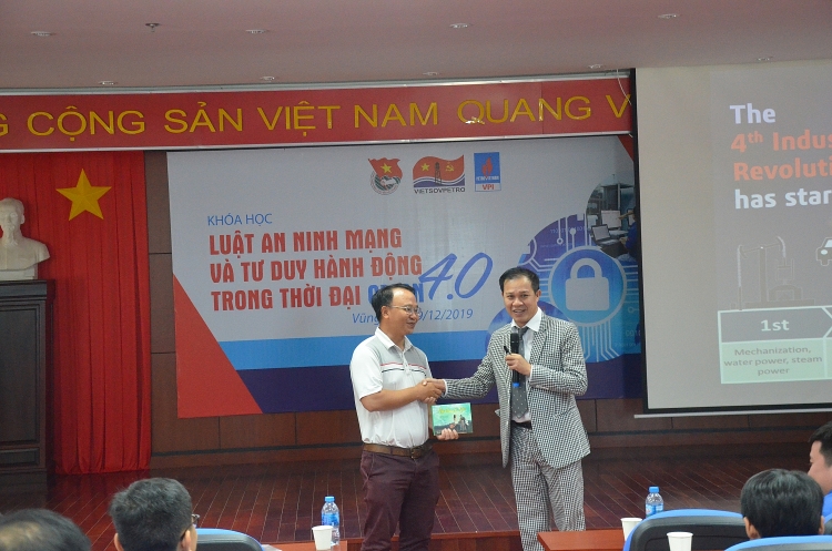 doan thanh nien vietsovpetro to chuc khoa hoc luat an ninh mang va tu duy hanh dong cmcn 40