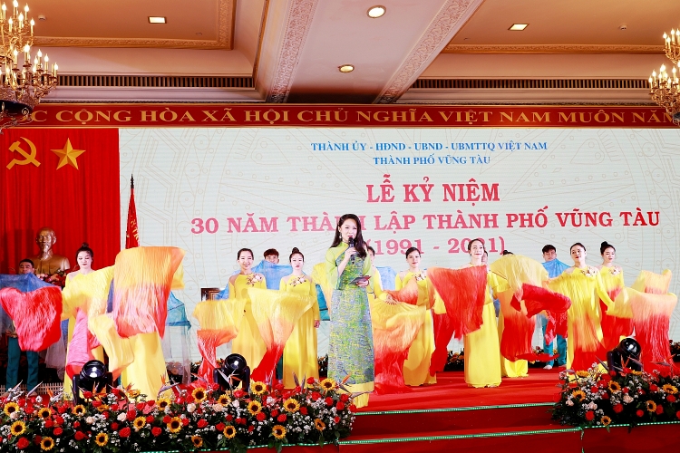 Thành phố Vũng Tàu tổ chức Lễ kỷ niệm 30 năm thành lập và đón nhận Huân chương Lao động hạng Ba