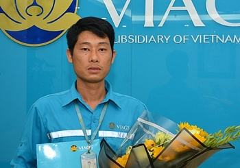 Bộ trưởng Bộ GTVT khen nhân viên trả lại hơn 1 tỉ đồng cho khách