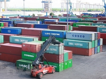 Hàng chục nghìn container phế liệu bị "bỏ quên" tại cảng biển