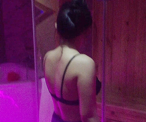 nhan vien massage o pho tay sai gon khong mac ao phuc vu khach vip