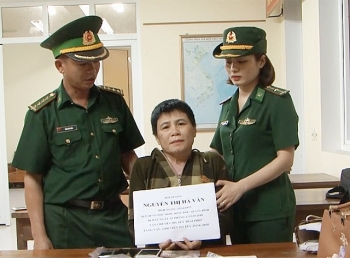 "Nữ quái" sang Lào mang 4.800 viên ma túy về Việt Nam