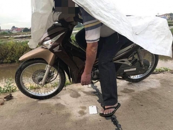 Bắc Giang: Nam thanh niên chết gục trên xe máy