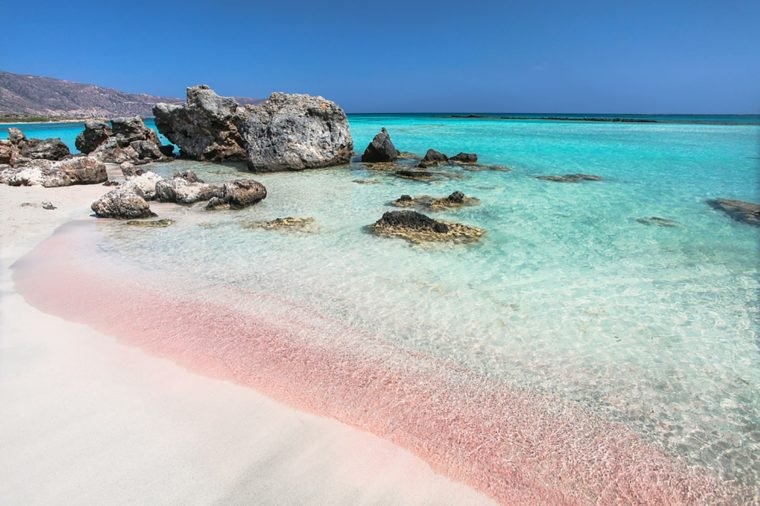 Lạ mắt với những bãi biển cát hồng tự nhiên tuyệt đẹp