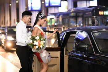 Ngọc Tình đón Hoa hậu Quốc tế đến Hà Nội bằng xe bạc tỷ
