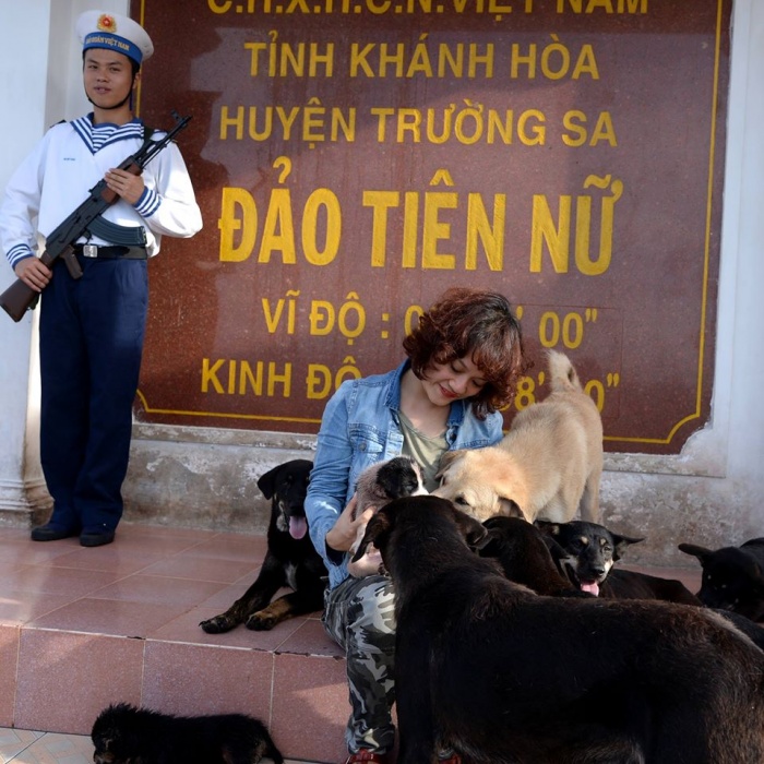 truong sa duoi ong kinh nu nha bao ha noi