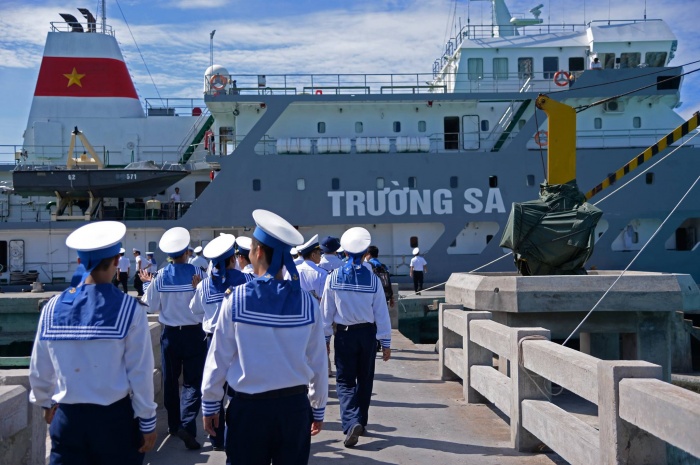 truong sa duoi ong kinh nu nha bao ha noi