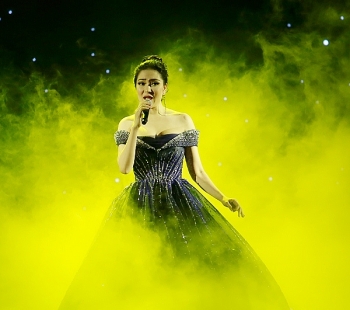 Ngạc nhiên với giọng hát không kém Adele của Hoa hậu Nguyễn Thị Huyền
