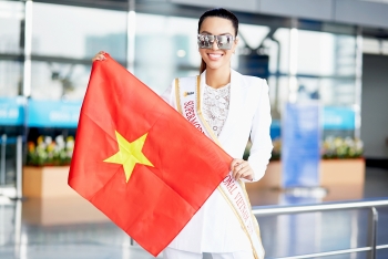 Người đẹp Khả Trang mang 10 thùng hành lý đi thi Siêu mẫu Quốc tế