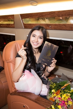 Nhan sắc rạng rỡ của Hoa hậu Quốc tế 2017 khi đến Việt Nam
