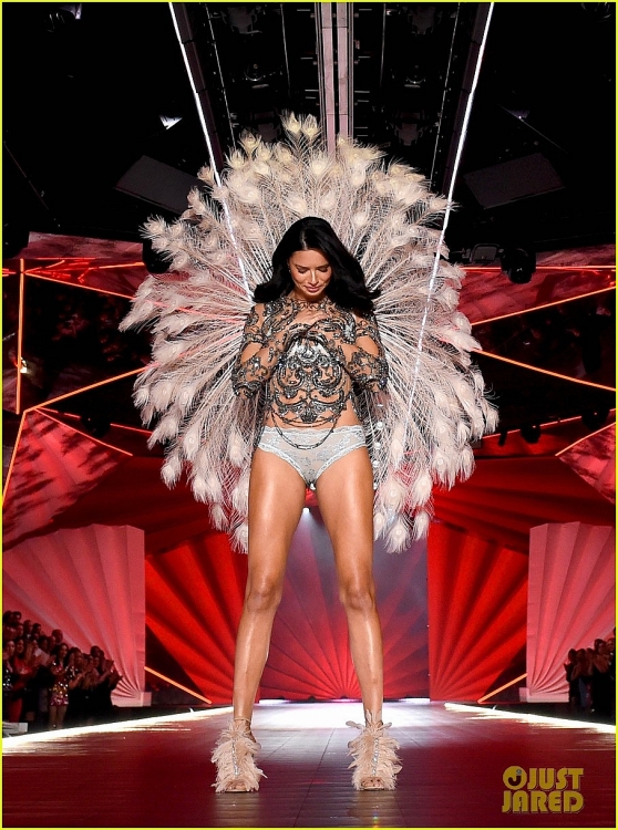 bong mat voi dan mau noi y tai victorias secret fashion show 2018