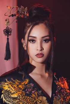 Sao Việt 13/11: Tiểu Vy mang “Lạc trôi” của Sơn Tùng đến Miss World