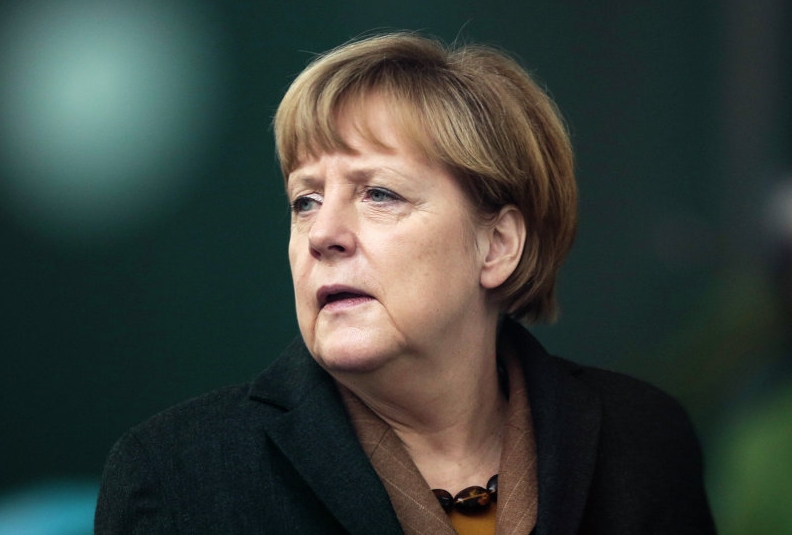 Bà Merkel "vật lộn" trong vụ trừng phạt Nga