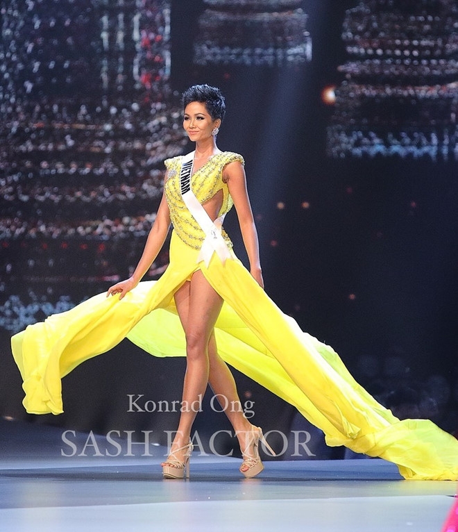 Màn xoay váy của HHen Niê tại Miss Universe 2018 hot trở lại  2sao