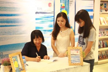Nhà văn Nguyễn Ngọc Tư lên Sài Gòn kí tặng sách