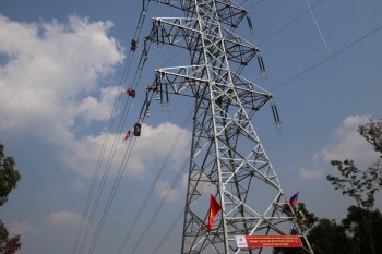 Đóng điện xung kích đường dây 220kV Xekaman 1 - Pleiku 2