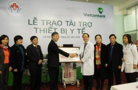 Vietcombank tài trợ trang thiết bị cho bệnh viện Nhi TƯ