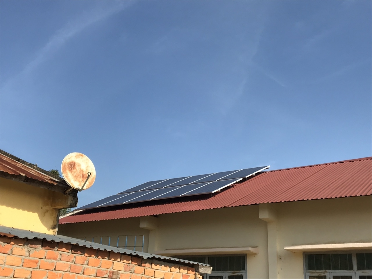 Trường Cư Pui 1 – Đắk Lắk được tài trợ hệ thống lọc nước sử dụng năng lượng mặt trời
