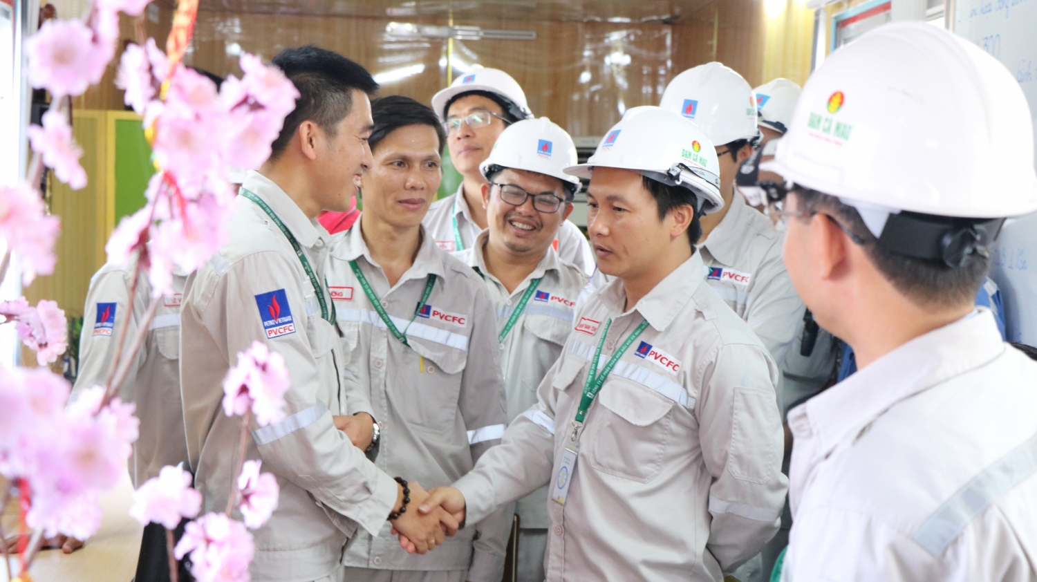 tet am tinh trong khu nha cong vu dam ca mau