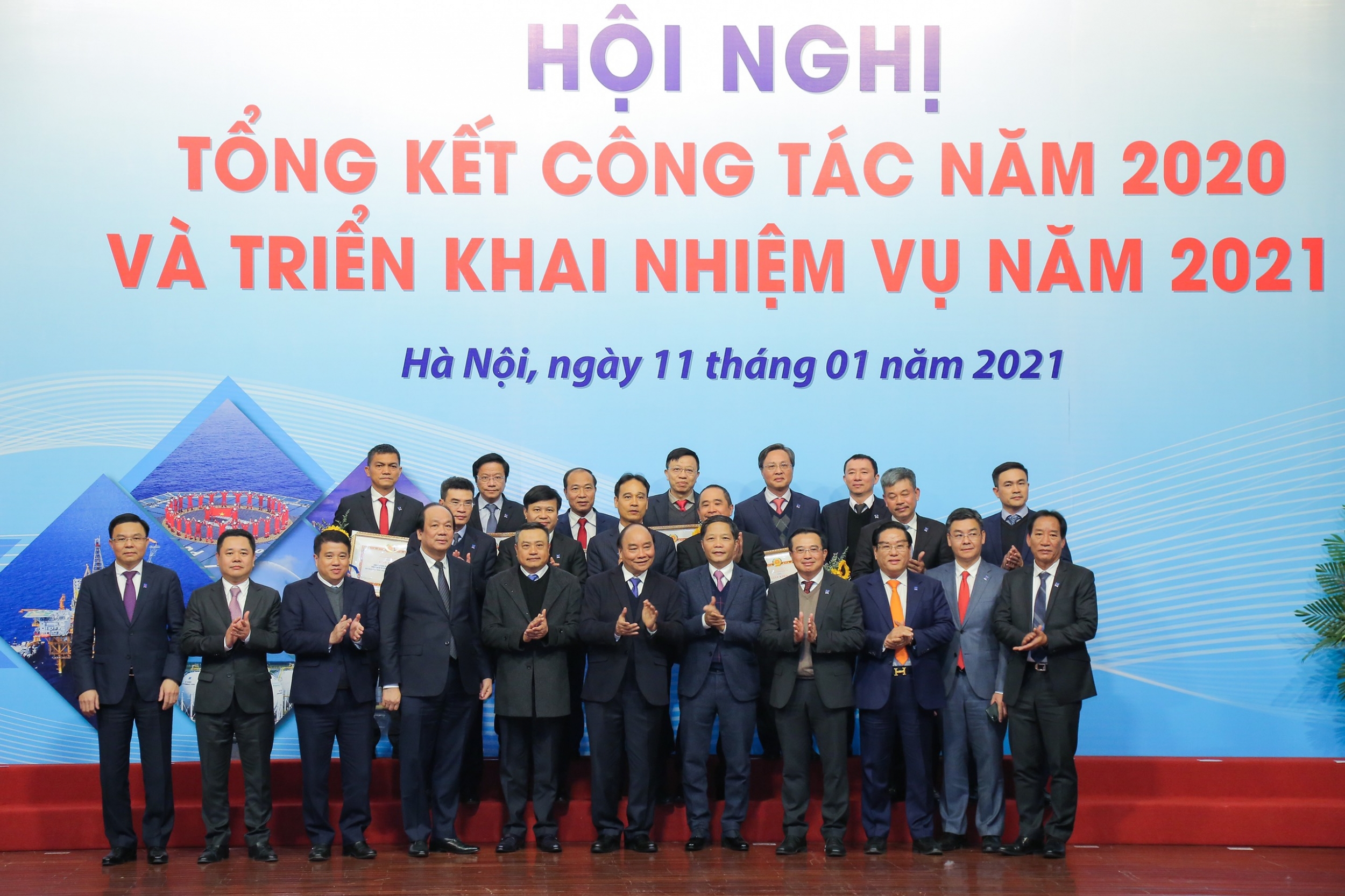 Thủ tướng Nguyễn Xuân Phúc chúc mừng các đơn vị xuất sắc giai đoạn 2015-2020