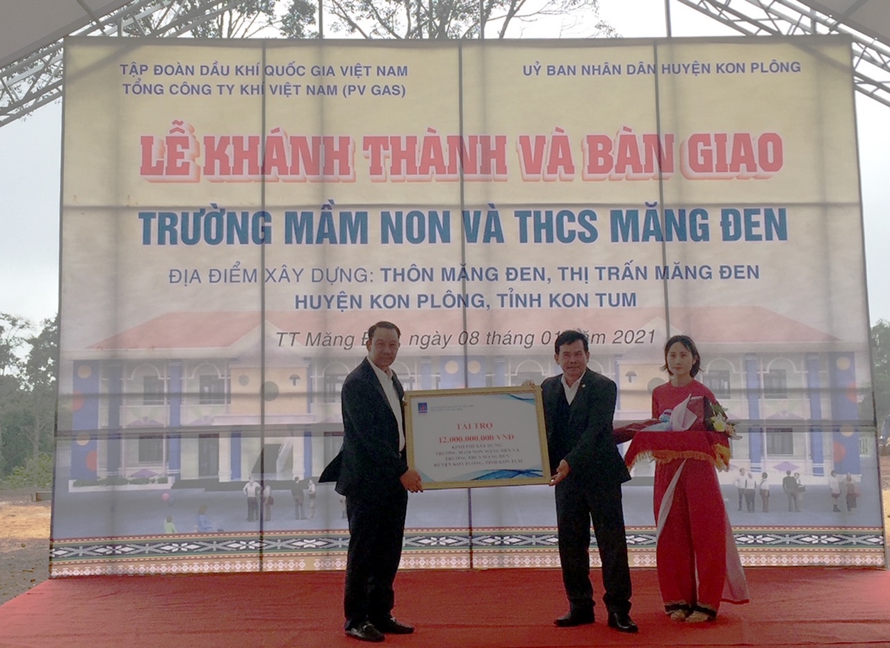 Nghi thức trao chứng nhận tài trợ 12 tỷ xây dựng 2 trường học Kon Tum