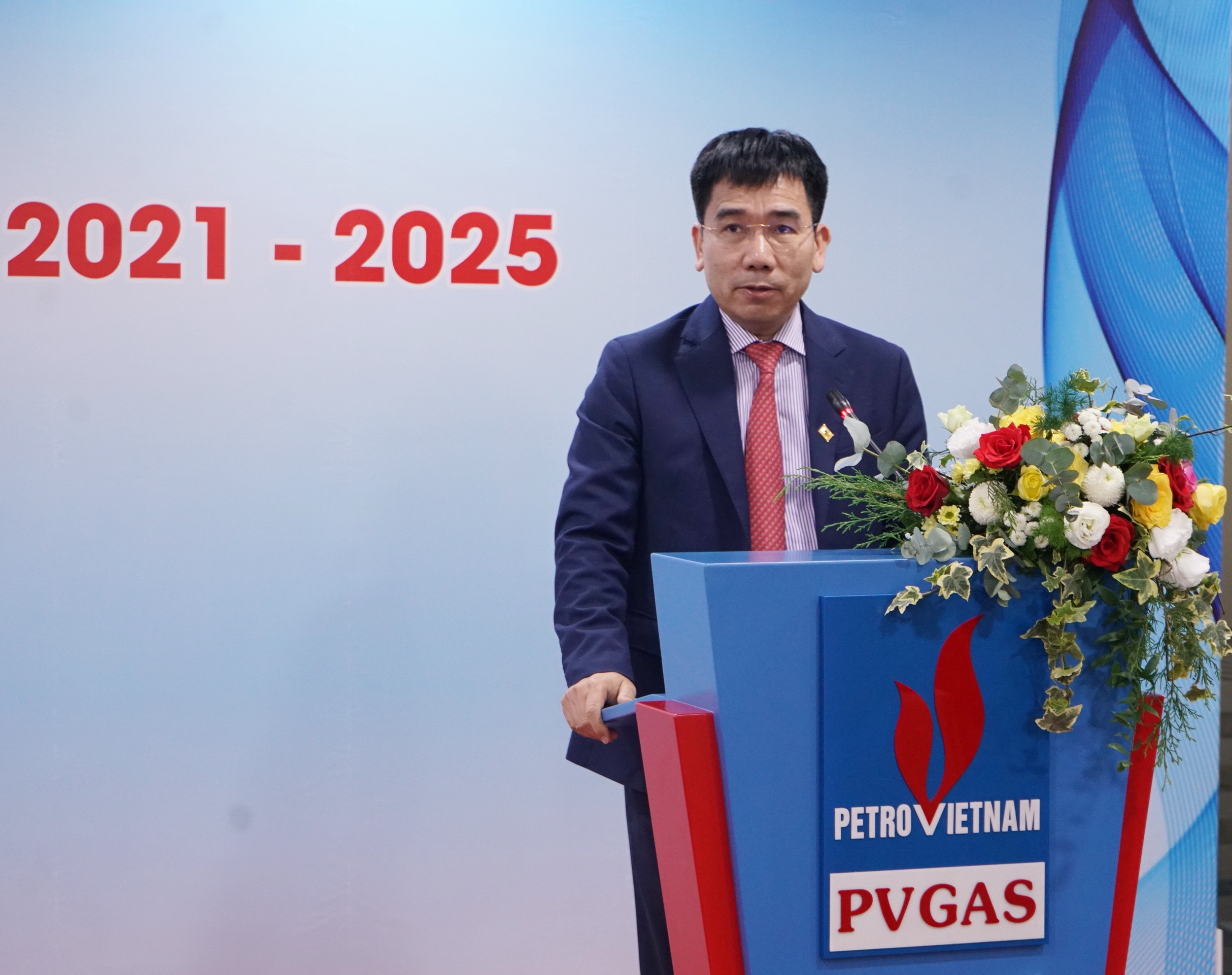 Phó Tổng giám đốc PVN Lê Xuân Huyên phát biểu chúc mừng