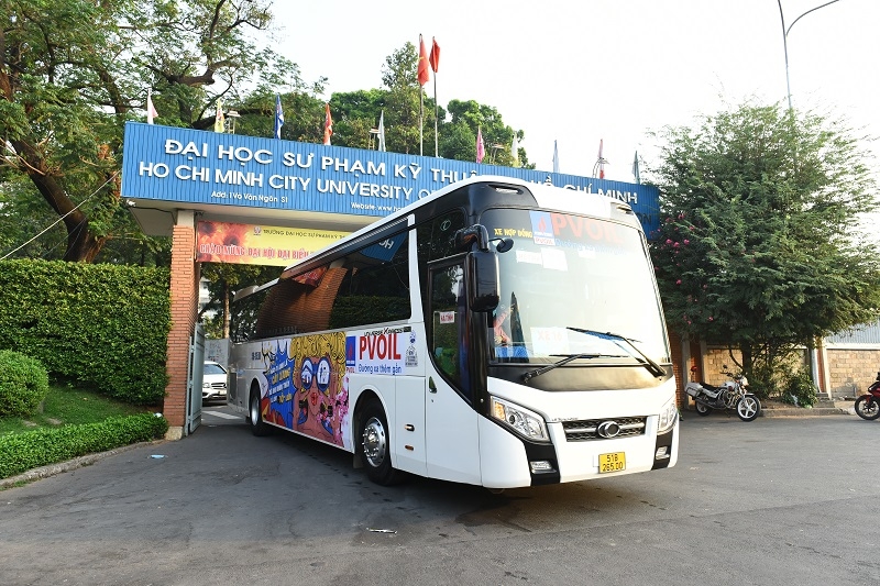 PVOIL hỗ trợ xe đưa sinh viên về quê đón Tết