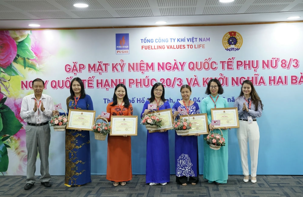 Công đoàn PV GAS chúc mừng, tôn vinh các nữ CBCNV nhân ngày 8/3