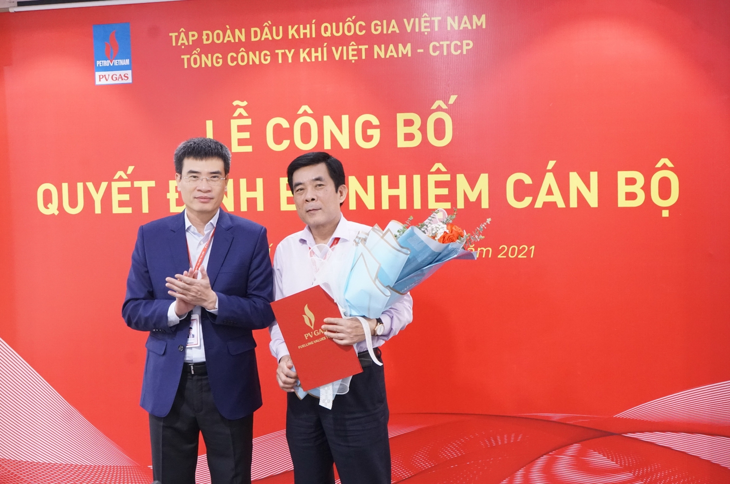 Lãnh đạo PV GAS trao Quyết định bổ nhiệm cho tân PCVP Trần Trọng Hữu  