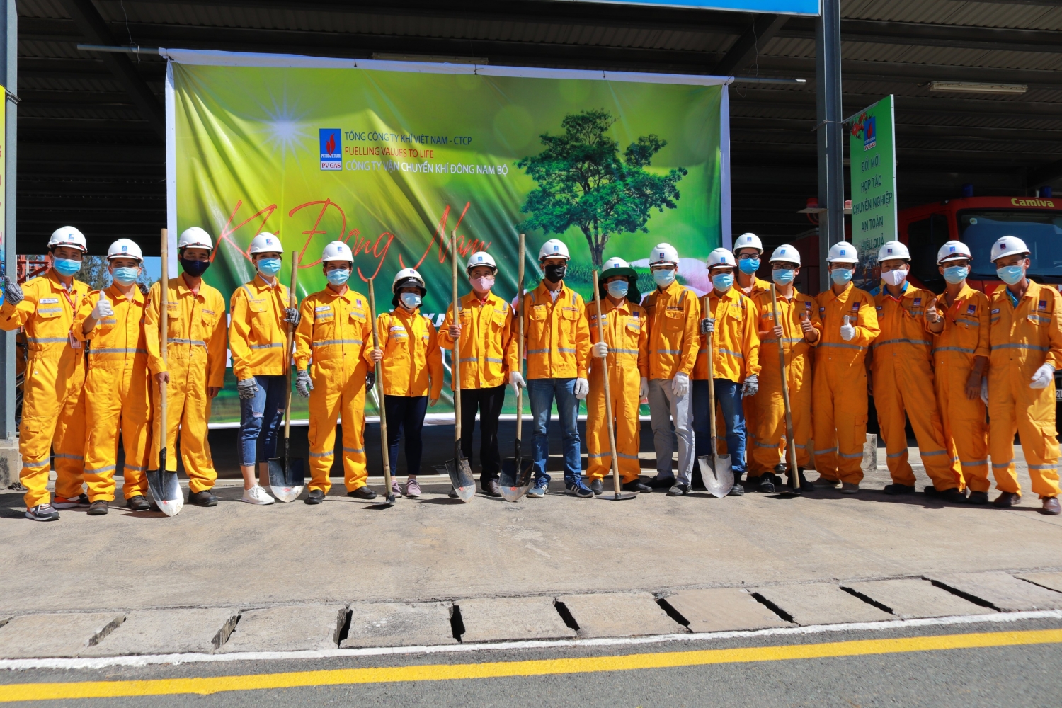 KĐN tiếp tục chương trình trồng cây trên công trình khí tại Trung tâm Phân phối Khí Nhơn Trạch