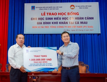 PV GAS trao 500 suất học bổng cho học sinh nghèo hiếu học tỉnh Cà Mau