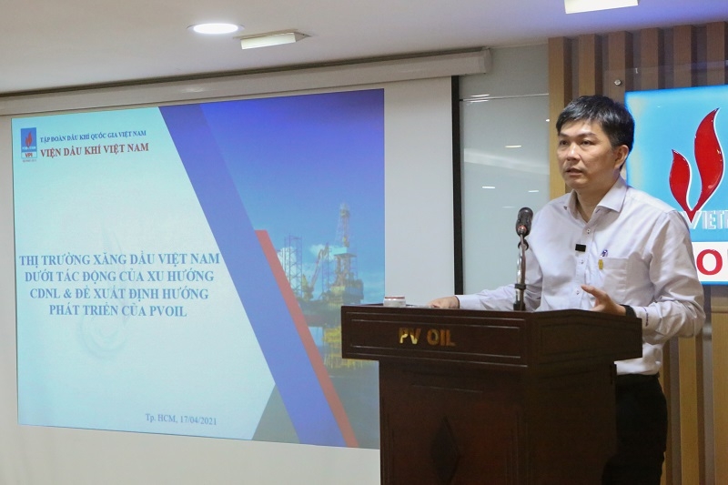 TS. Nguyễn Anh Đức - Viện trưởng Viện Dầu khí Việt Nam trình bày chuyên đề tại Hội nghị
