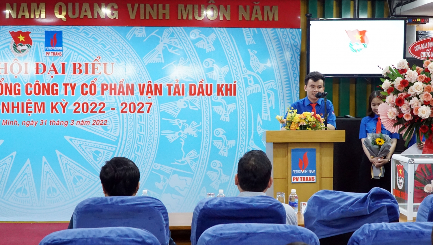 Đồng chí Lê Trọng An - Bí thư Đoàn Thanh niên PVTrans nhiệm kỳ 2022 - 2027 phát biểu thể hiện quyết tâm của Đoàn Thanh niên TCT trong nhiệm kỳ mới