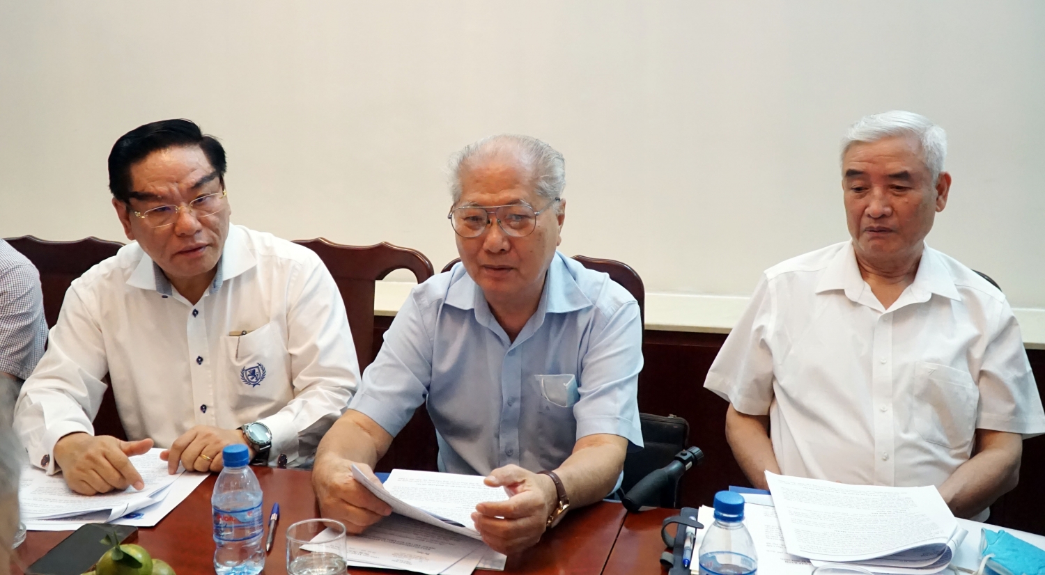 Chủ tịch Hội Dầu khí Việt Nam Ngô Thường San điều hành cuộc họp