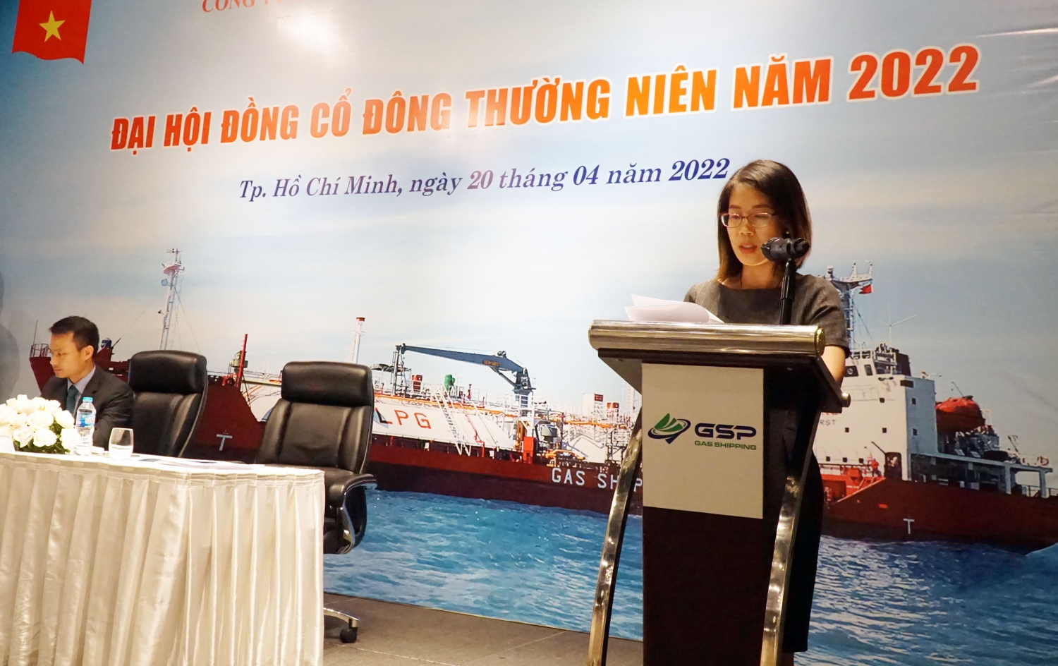 Bà Vũ Thị Phương Nga - Chủ tịch HĐQT Gas Shipping báo cáo hoạt động của HĐQT