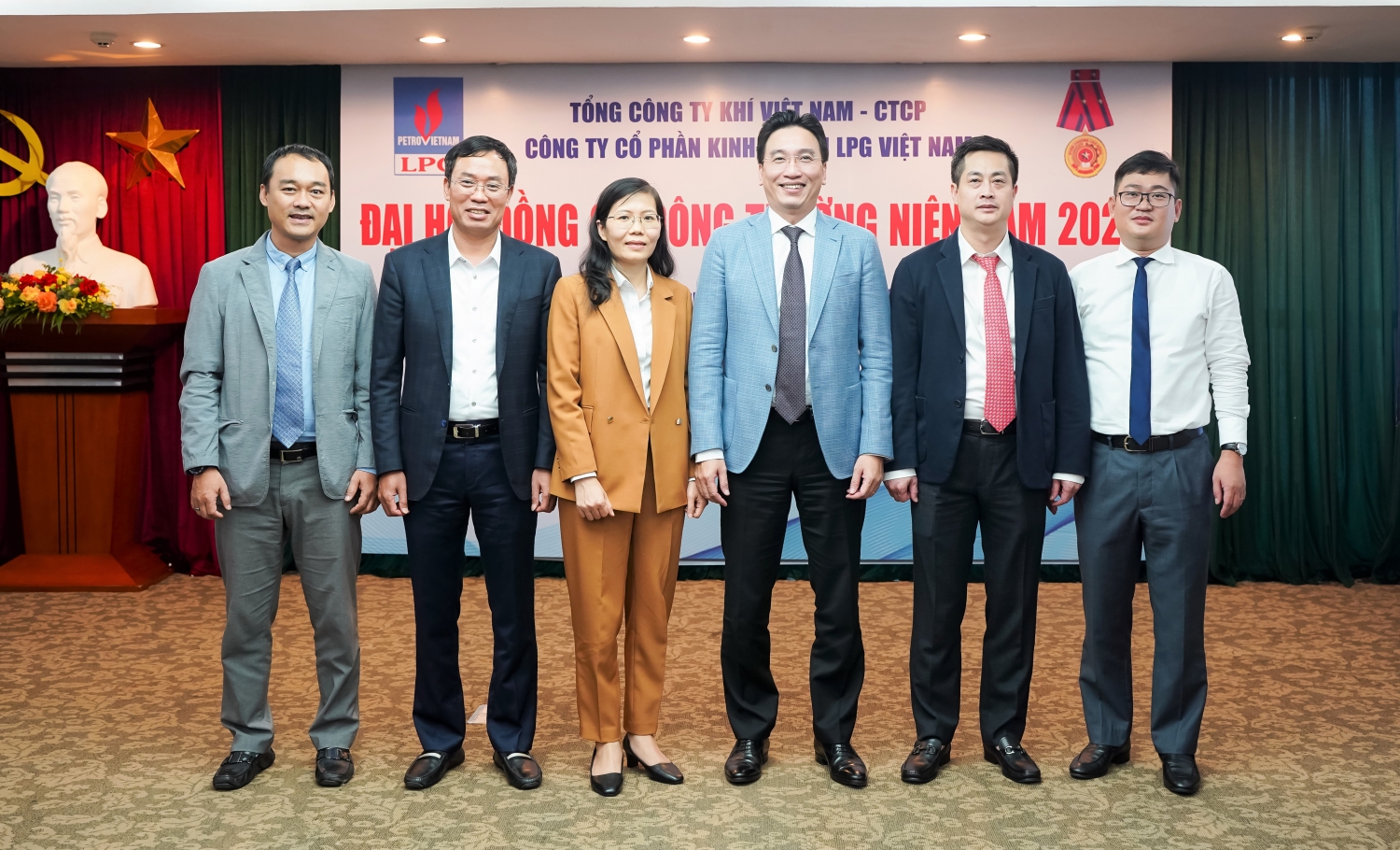 Lãnh đạo Tổng Công ty Khí Việt Nam chúc mừng Đại hội đồng cổ đông thường niên năm 2022 của PV GAS LPG thành công tốt đẹp 