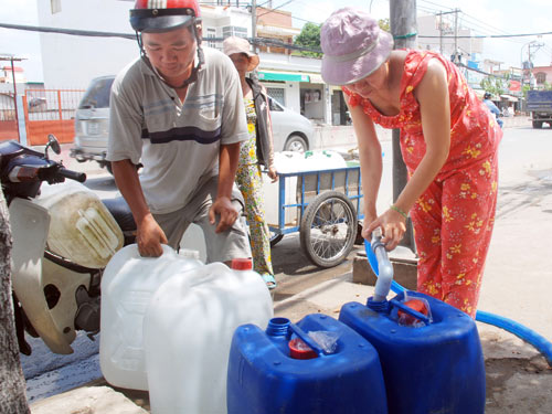 TP HCM: Vùng ngoại thành vẫn "khát nước"