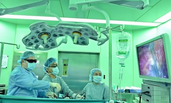 Phẫu thuật nội soi 3 chiều cắt thành công khối u thận ác tính