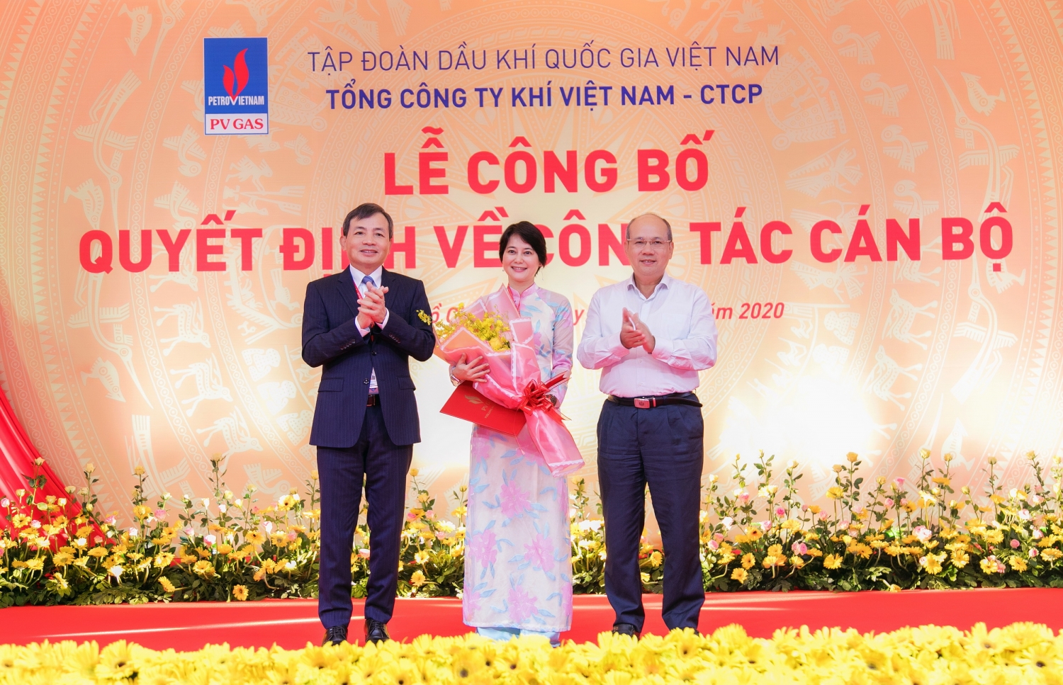 pv gas to chuc le cong bo quyet dinh ve cong tac can bo