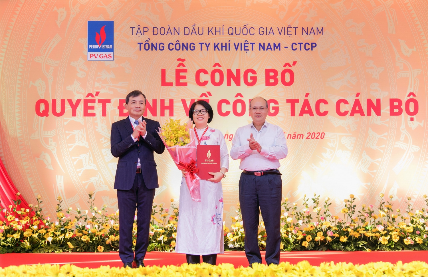 pv gas to chuc le cong bo quyet dinh ve cong tac can bo