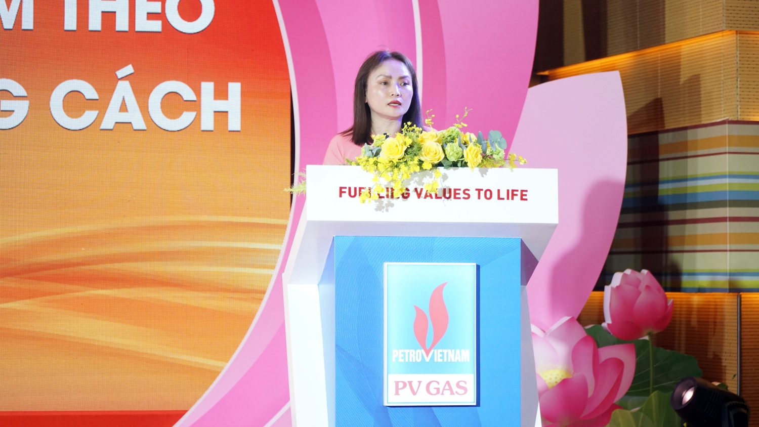 Chủ tịch CĐ DKVN Nghiêm Thùy Lan đã phát động Tháng Công nhân năm 2022 Chủ tịch CĐ DKVN Nghiêm Thùy Lan đã phát động Tháng Công nhân năm 2022