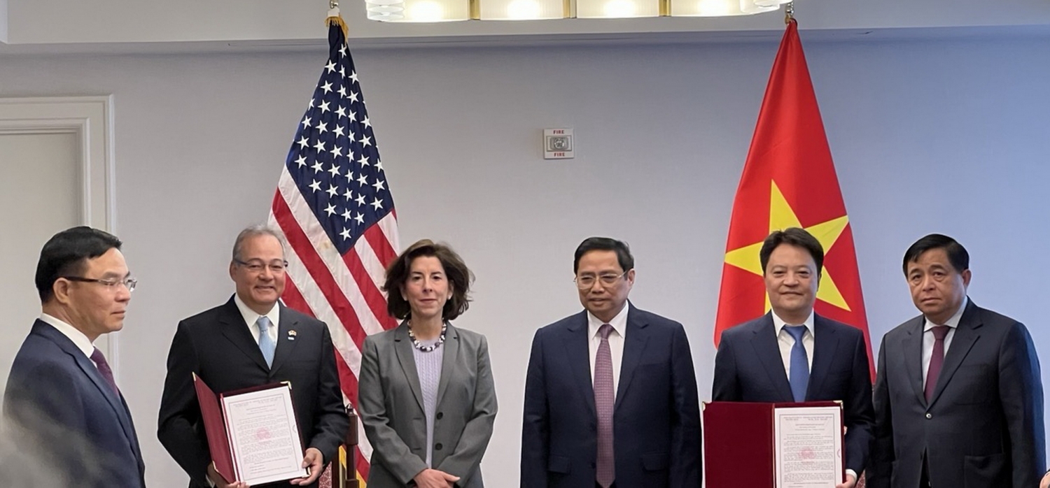 Lãnh đạo cấp cao của Việt Nam, Hoa kỳ và Tập đoàn DKQGVN chứng kiến Lễ trao Giấy chứng nhận