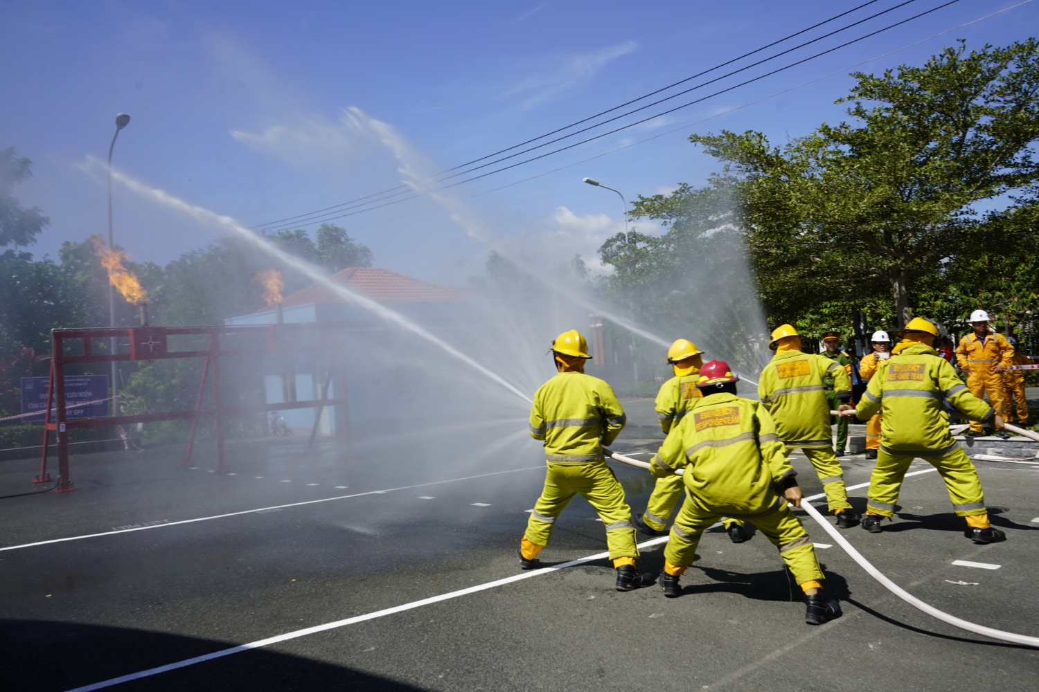 Các cuộc thi về an toàn, phòng chống cháy nổ luôn tiếp thêm động lực rèn luyện cho lực lượng ứng cứu nhanh tại chỗ