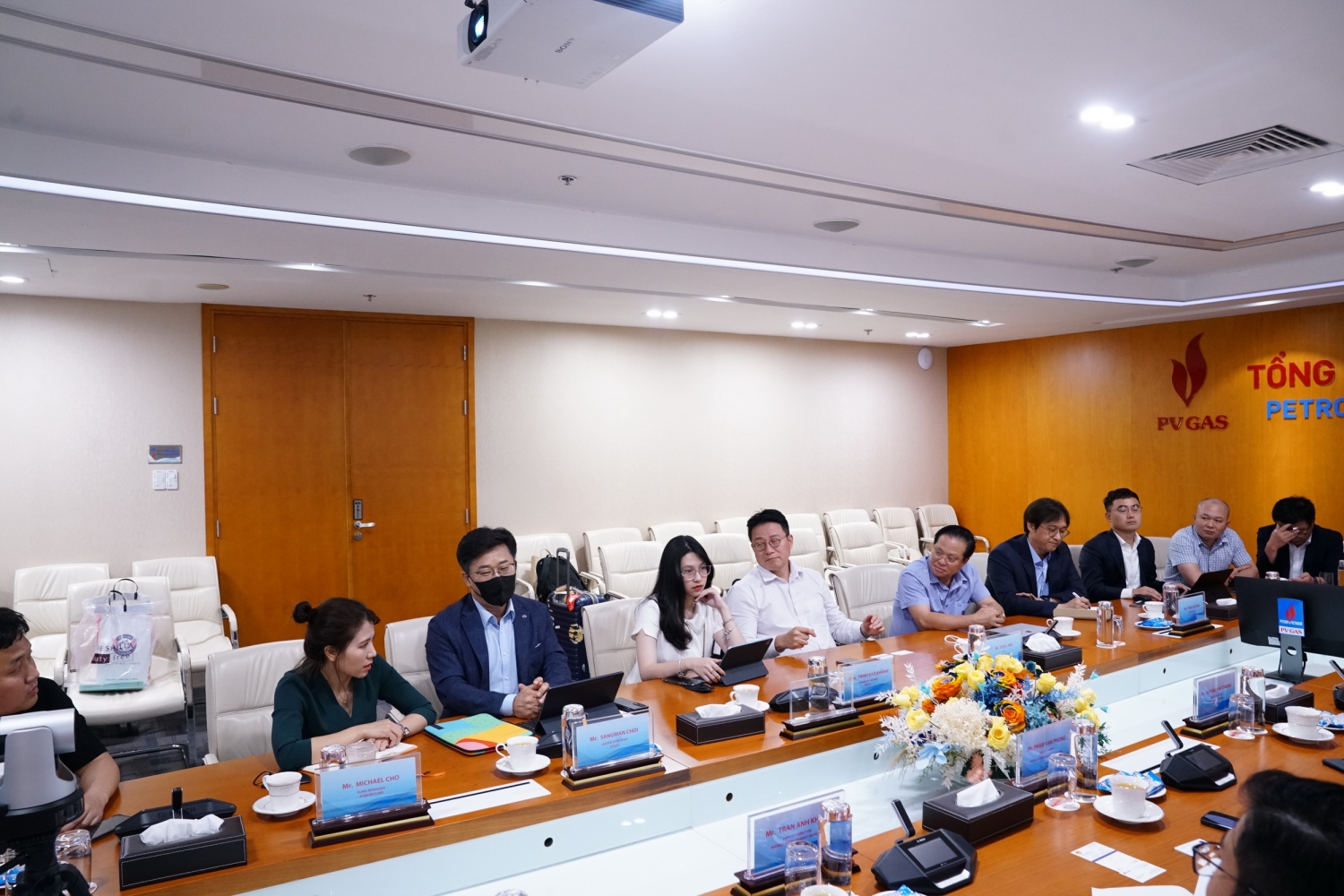 PV GAS gặp gỡ tổ hợp nhà đầu tư đến từ Hàn Quốc, Singapore và Thái Lan