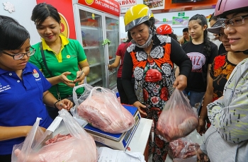 TP HCM: Đổ xô mua thịt lợn “giải cứu” với giá rẻ