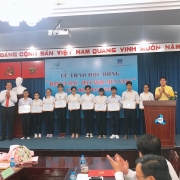 30 sinh viên Đại học Quốc gia TP HCM nhận học bổng “Đạm Cà Mau - Hạt Ngọc Mùa Vàng”