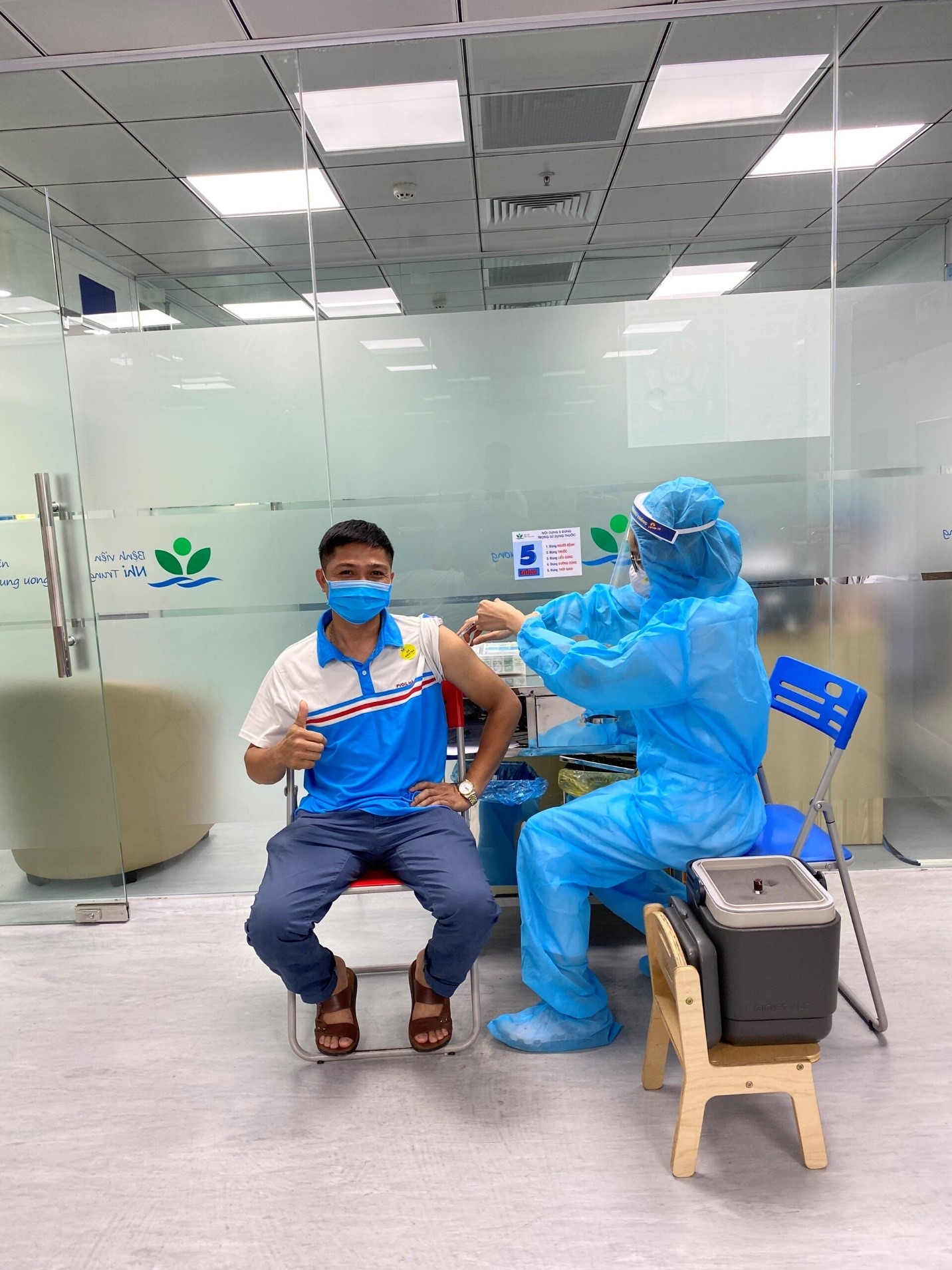 Người lao động PVOIL Hà Nội được tiêm vắc xin phòng Covid-19