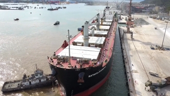 PTSC Thanh Hoá đón tàu làm hàng có tải trọng và chiều dài lớn nhất từ trước đến nay